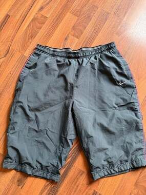 Vintage Nike Performance Athletic Shorts Gray with Pink Trim Size L (12-14)